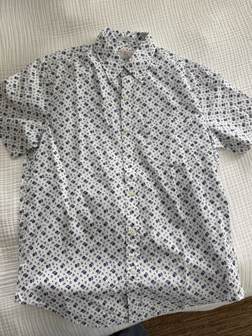 J. Cream Men's White Short-Sleeve Button-Up Shirt with Blue Floral Print